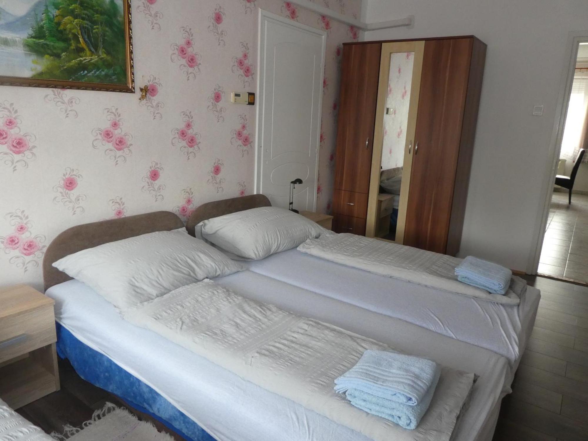 Appartement Halasi Szallashely à Hajdúszoboszló Extérieur photo